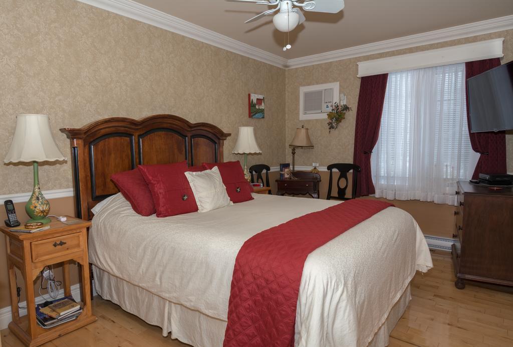 Au Nidaigle Bed & Breakfast Saint-Basile Екстериор снимка