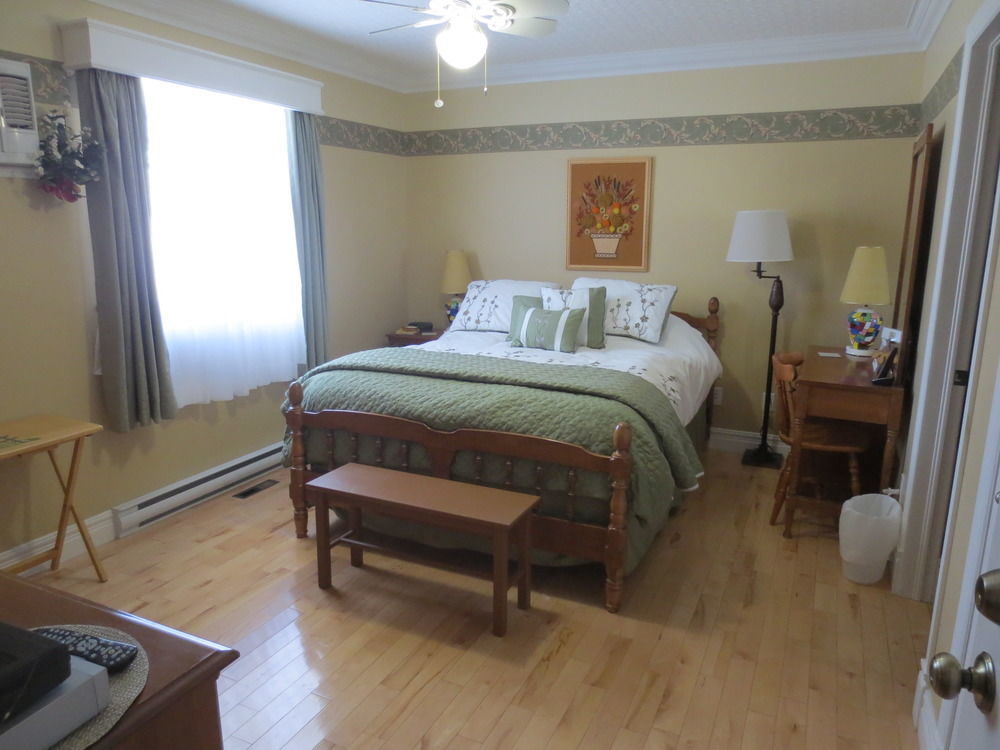 Au Nidaigle Bed & Breakfast Saint-Basile Екстериор снимка