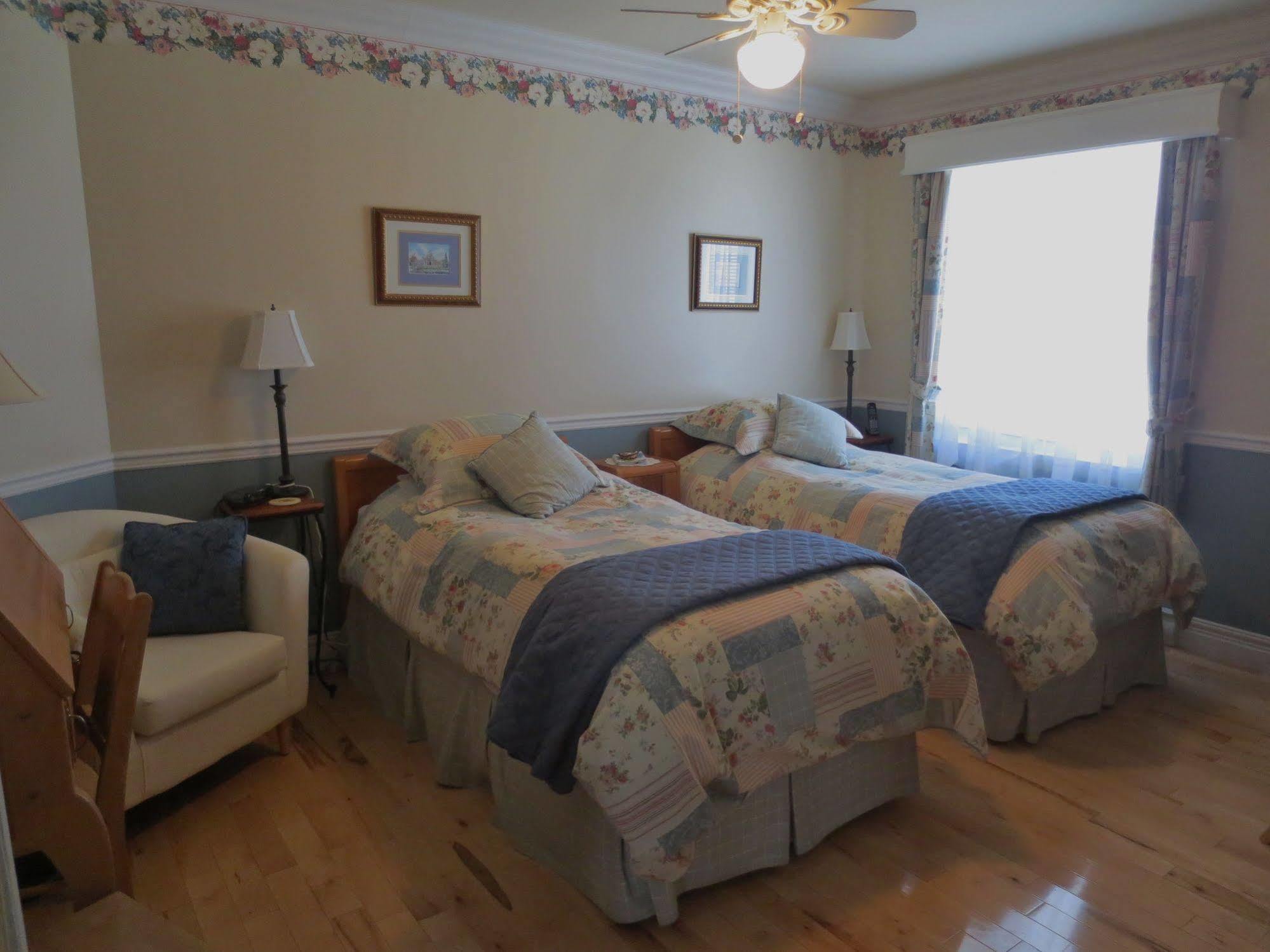 Au Nidaigle Bed & Breakfast Saint-Basile Екстериор снимка