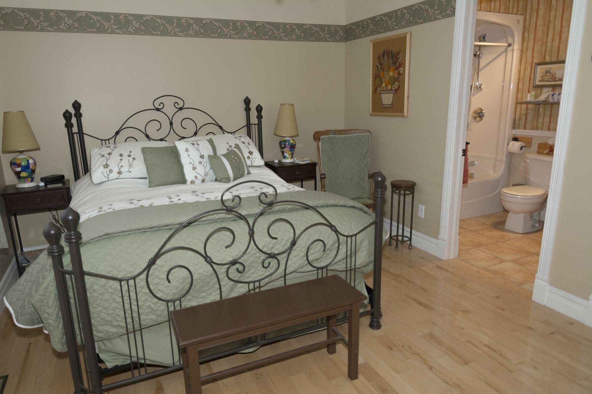 Au Nidaigle Bed & Breakfast Saint-Basile Екстериор снимка