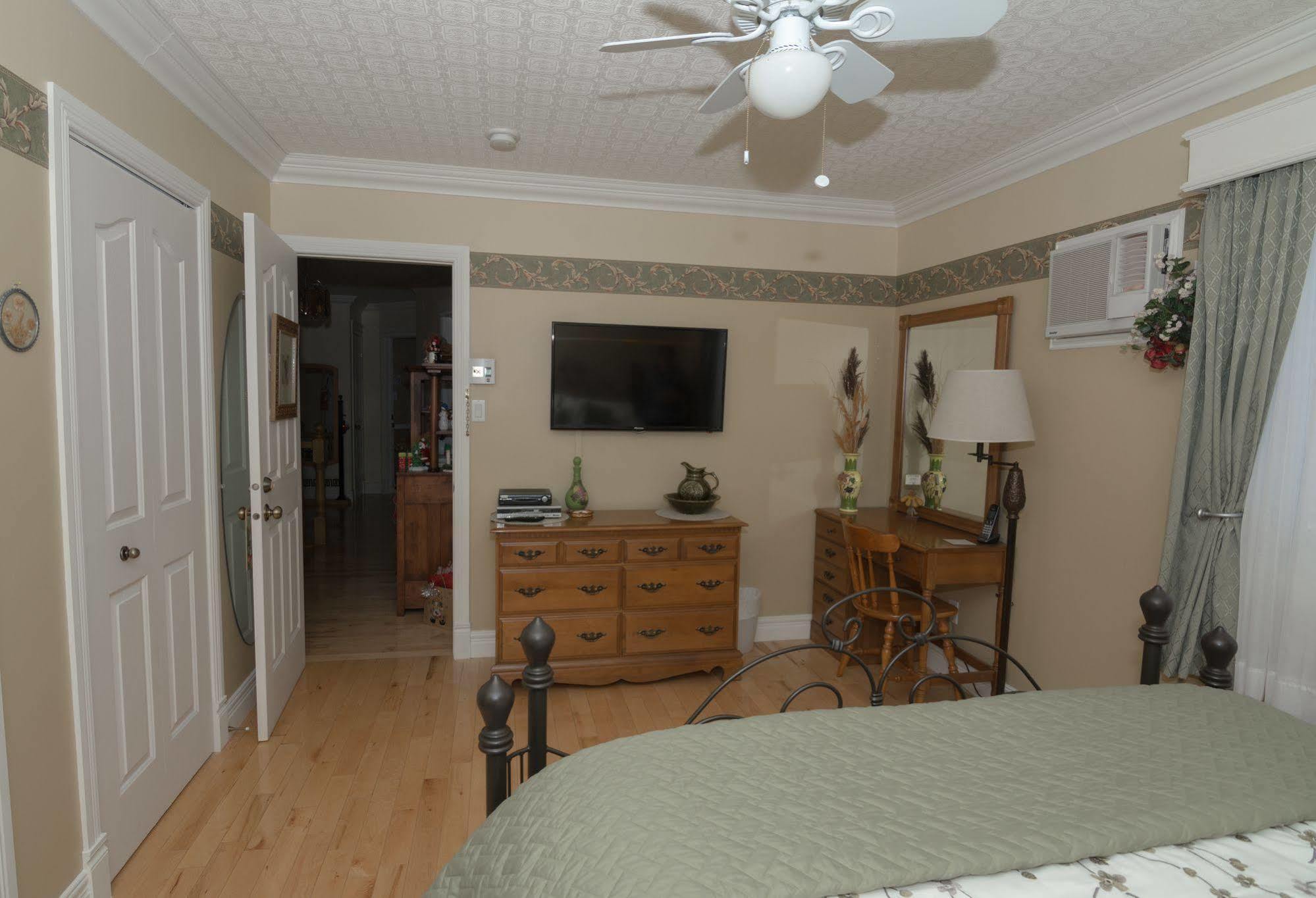 Au Nidaigle Bed & Breakfast Saint-Basile Екстериор снимка