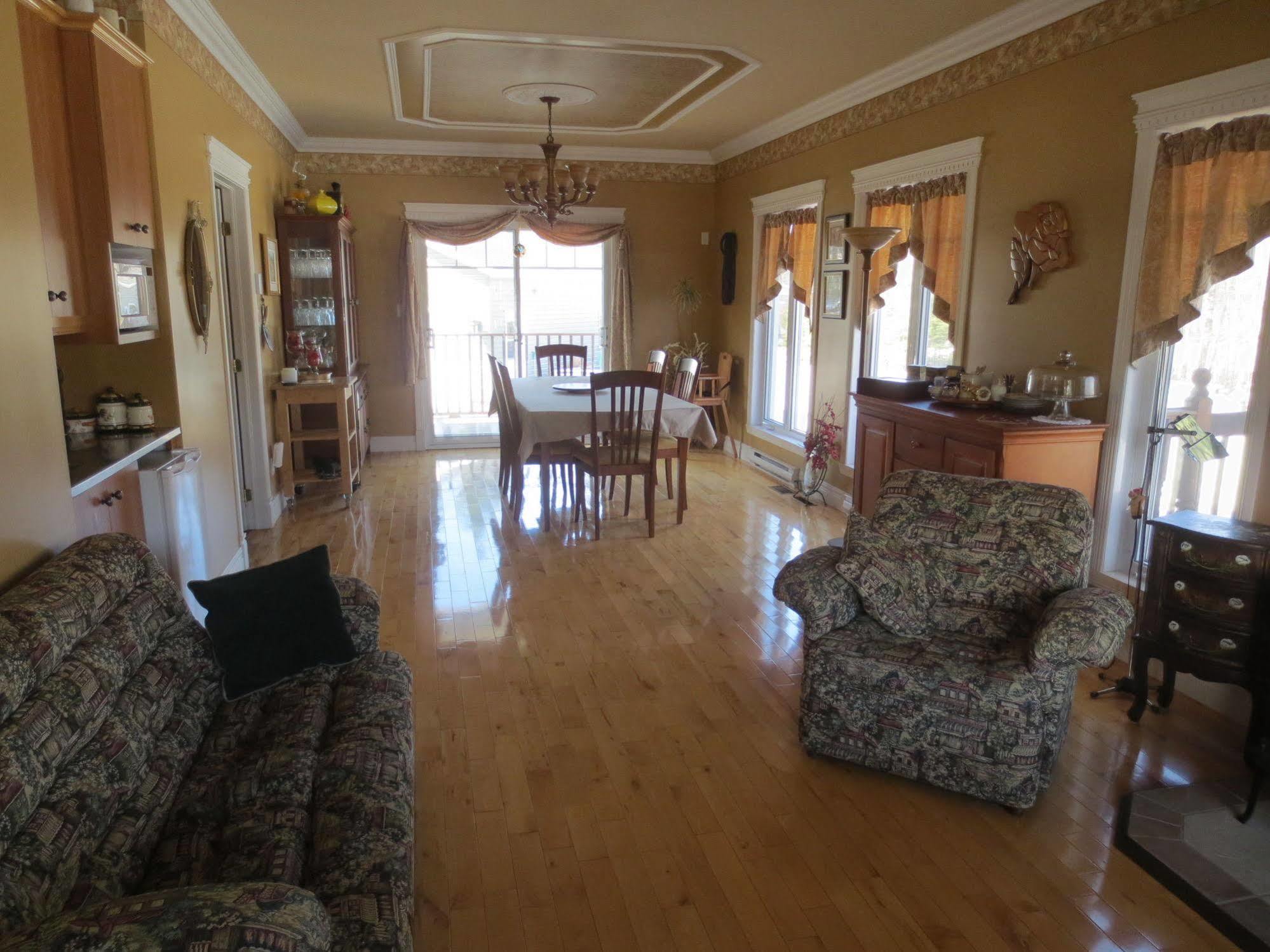 Au Nidaigle Bed & Breakfast Saint-Basile Екстериор снимка